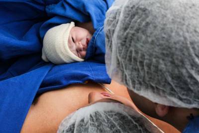 Зараженный коронавирусом мужчина-трансгендер родил ребенка