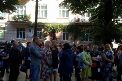 В Черновцах начался протест против дистанционного обучения