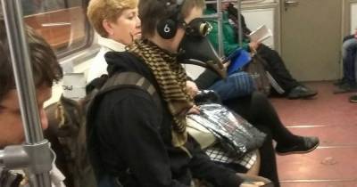 В московском метро заметили пассажира в маске чумного доктора