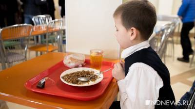 Школьники и учителя объяснили, почему дети не едят в столовых. Одни думают, что дорого, другие – что невкусно