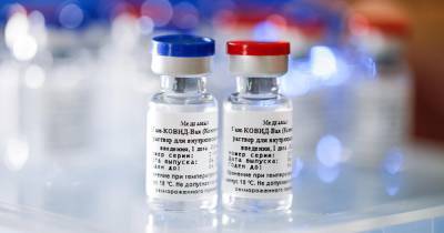 В Кремле рассказали, чем российская вакцина отличается от AstraZeneca
