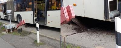 Автобус попал в ДТП на железнодорожном переезде в Петербурге, пострадали четыре пассажира