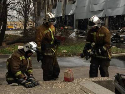 В Челябинске загоревшийся при пожаре в 10-этажке мужчина спрыгнул с крыши и погиб
