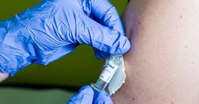 Академик РАН пояснил приостановку испытаний вакцины AstraZeneca