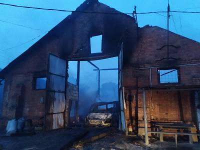 Под Харьковом сгорел цех по разливу масла: пожар уничтожил здание и авто