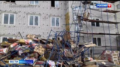 При обрушении строительных лесов в Нижнем Новгороде пострадали 7 человек