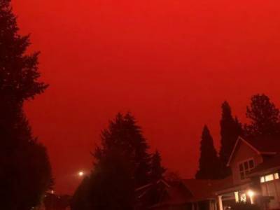Фильм ужасов: Небо над Салемом окрасилось в кроваво-красные цвета