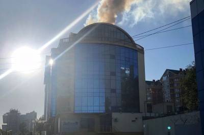 Спасатели эвакуировали 70 человек из горящего отеля в Ростове-на-Дону (видео)