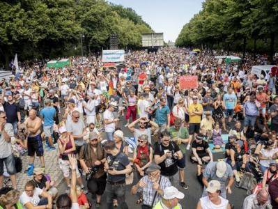В акциях протестах против ограничений из-за коронавируса в Германии участвовали тысячи экстремистов