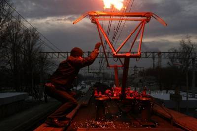 Под Киевом подросток обжег больше половины тела, забравшись на крышу поезда