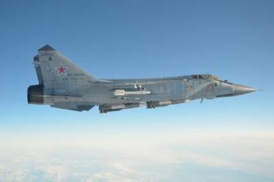 На учениях в Забайкалье истребители МиГ-31БМ выполнили боевые пуски ракет