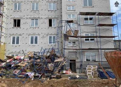 По факту падения рабочих со строительных лесов на нижегородском общежитии возбуждено уголовное дело