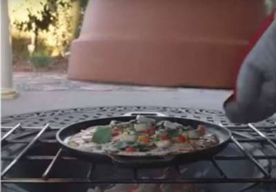 Действенный способ приготовить пиццу с помощью цветочного горшка