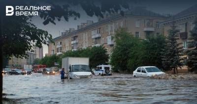 В Казани жители пожаловались на затопленную улицу в Авиастроительном районе