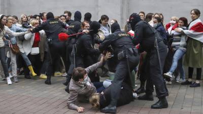 В Минске задерживают участниц пикета в поддержку Колесниковой