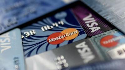 Экономист прокомментировал снижение количества используемых банковских карт в России
