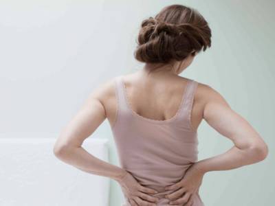 Названы плохие привычки, провоцирующие боли в спине - медики