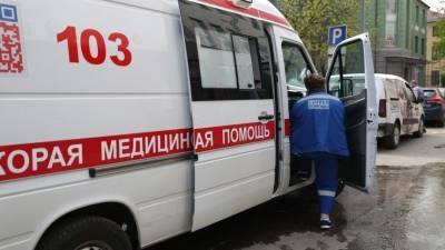 Величие соблазна: в Петербурге из открытой кареты «скорой» вынесли оборудование