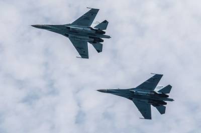 Российский Су-27 перехватил американский самолёт-разведчик