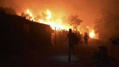 Крупнейший лагерь для беженцев сгорел в Греции. Страны ЕС не соглашаются принять людей у себя
