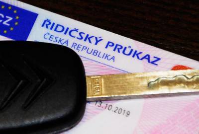 Для неопытных водителей в Чехии введут испытательный срок