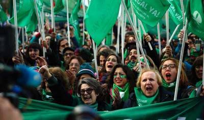 Сенат Аргентины легализовал аборты