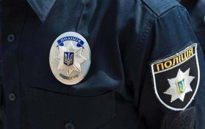 В Одессе посетитель маркета катался на тележке и избил полицейского