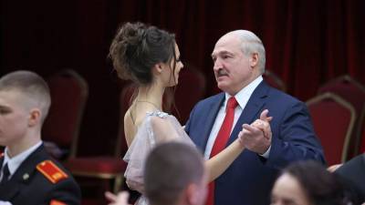 Лукашенко призвал белорусов "перевернуть страницу"