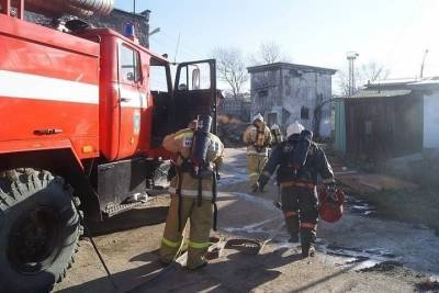 Курение вредит: в поселке Российский на пожаре травмирован человек