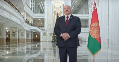 Лукашенко отметил достижения "людей в погонах" и "людей в халатах"