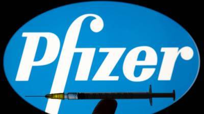 Вакцина Pfizer первой в мире получила разрешение ВОЗ, в Израиле привили уже почти 1 млн граждан