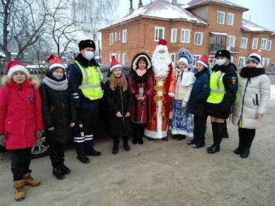 Полицейский Дед Мороз поздравил водителей Ульяновской области с Новым годом