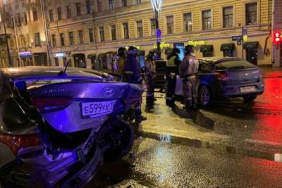 В Санкт-Петербурге два человека попали в больницу в результате ДТП