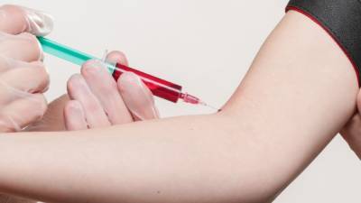 Вакцины Pfizer и Biotech внесли в список экстренного использования