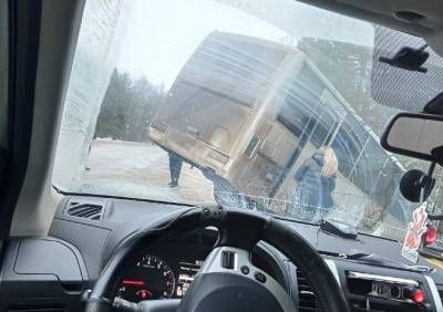 В Рязанской области рейсовый автобус вылетел с трассы