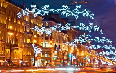 В новогоднюю ночь Невский проспект стал полностью пешеходным