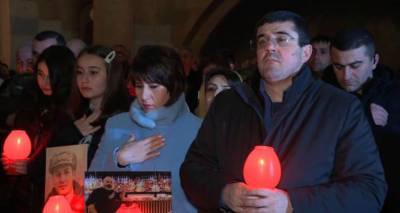 Араик Арутюнян встретил Новый год в церкви — с родителями павших в Карабахе героев