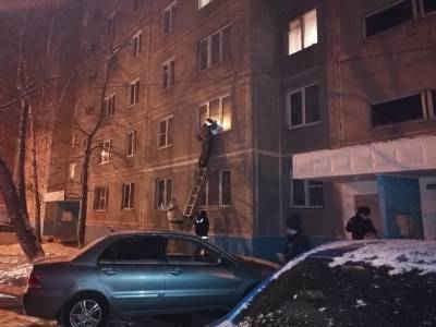 В Челябинске из-за пожара эвакуировали жильцов многоэтажного дома. Двое погибли