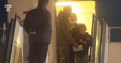 В Украину вернули двух женщин и семерых детей, которые находились в лагерях для беженцев в Сирии