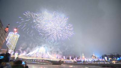 Новогодний салют в Москве — видео