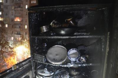 В Николаеве фейерверк попал на балкон и устроил пожар (фото)