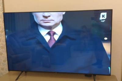 Калининградский телеканал обрезал Путину полголовы во время его новогоднего обращения