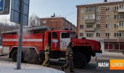 Пожарные спасли пятерых человек из горящей квартиры на Червишевском тракте