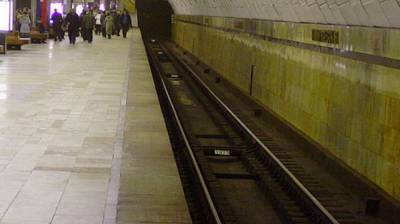 Движение в московском метро восстановлено после гибели женщины