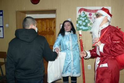 В Смоленске Дед Мороз поздравил с Новым годом подростков из СИЗО