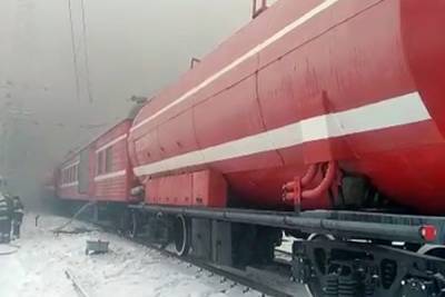 Пожарные поезда привлекли к тушению возгорания на заводе в Самаре