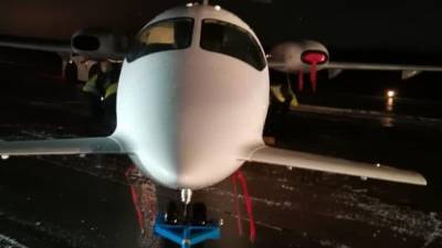 Колумбийский самолет совершил экстренную посадку из-за новогодних украшений