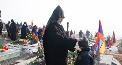Католикос всех армян Гарегин II посетил военный пантеон "Ераблур"