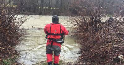 Переходил мост через реку и упал в воду: на Закарпатье в новогоднюю ночь утонул 24-летний юноша