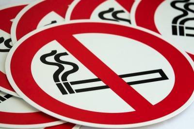 В РФ вступил в силу запрет на курение на территории больниц и школ - aif.ru - с. 1 Января